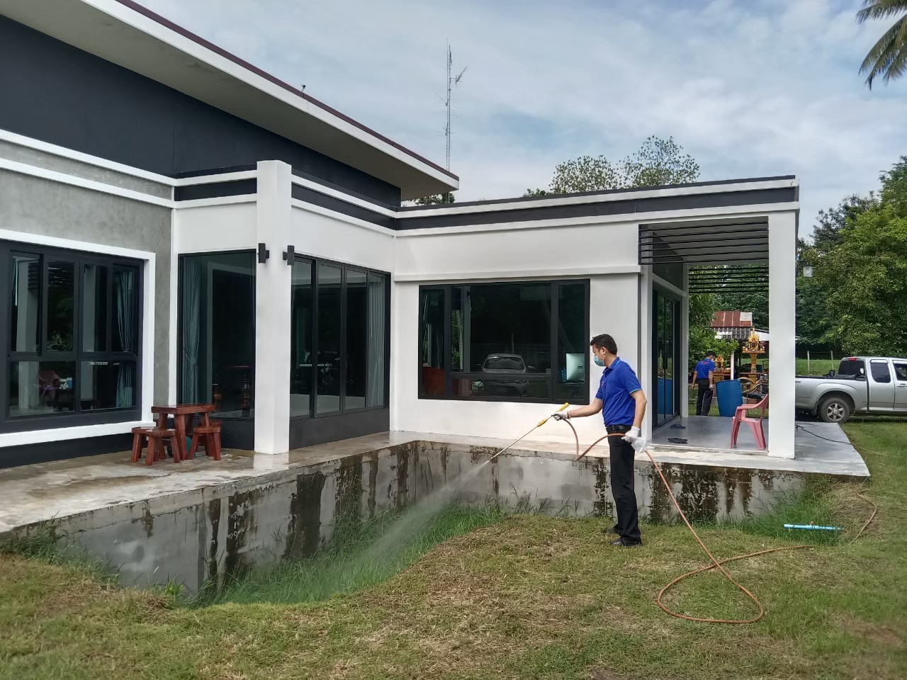 สเปรย์น้ำยาป้องกันปลวกรอบตัวบ้าน